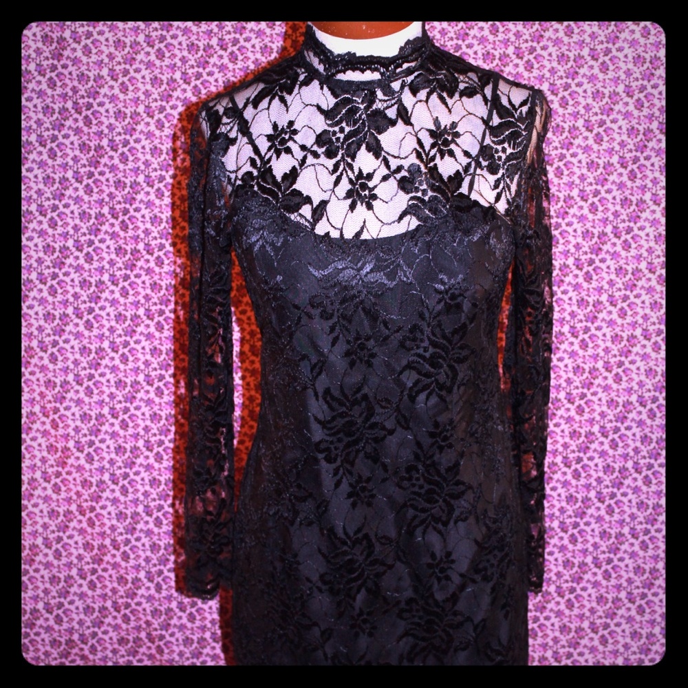 Elegant formal black lace long sleeve dress